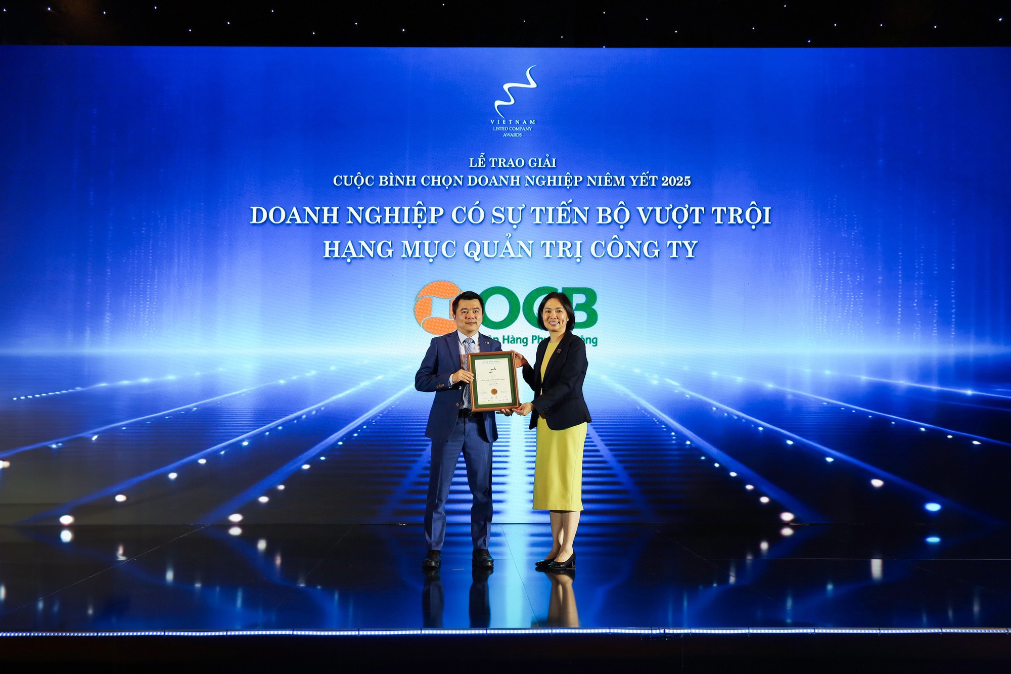 OCB nhận cú đúp giải thưởng Quản trị công ty và Top 10 Doanh nghiệp Bền vững